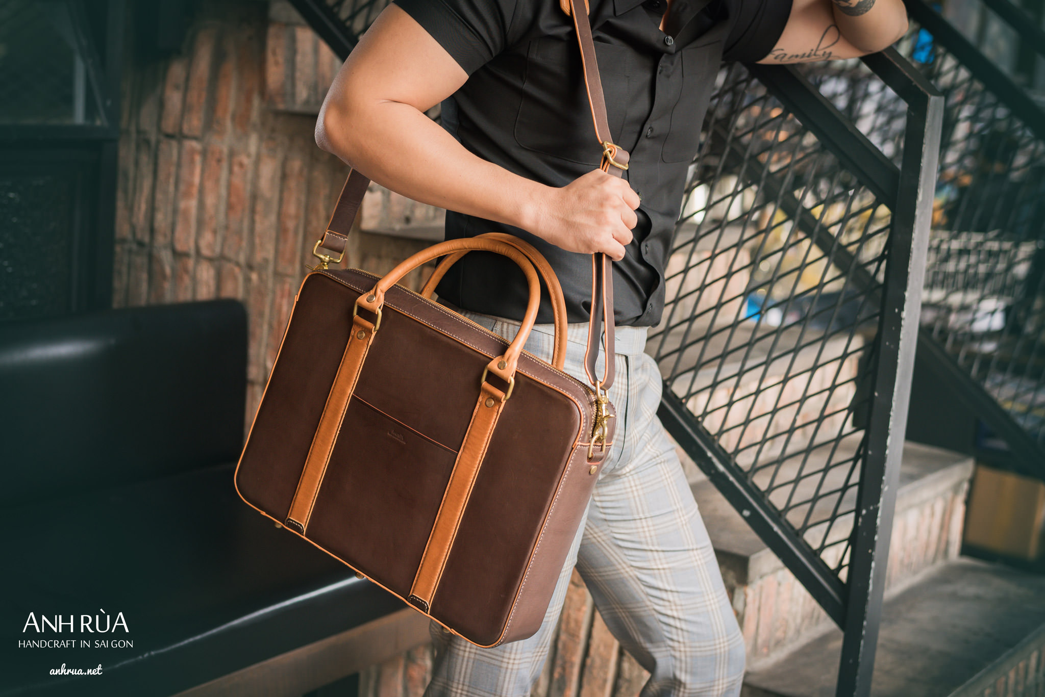 Business casual với briefcase