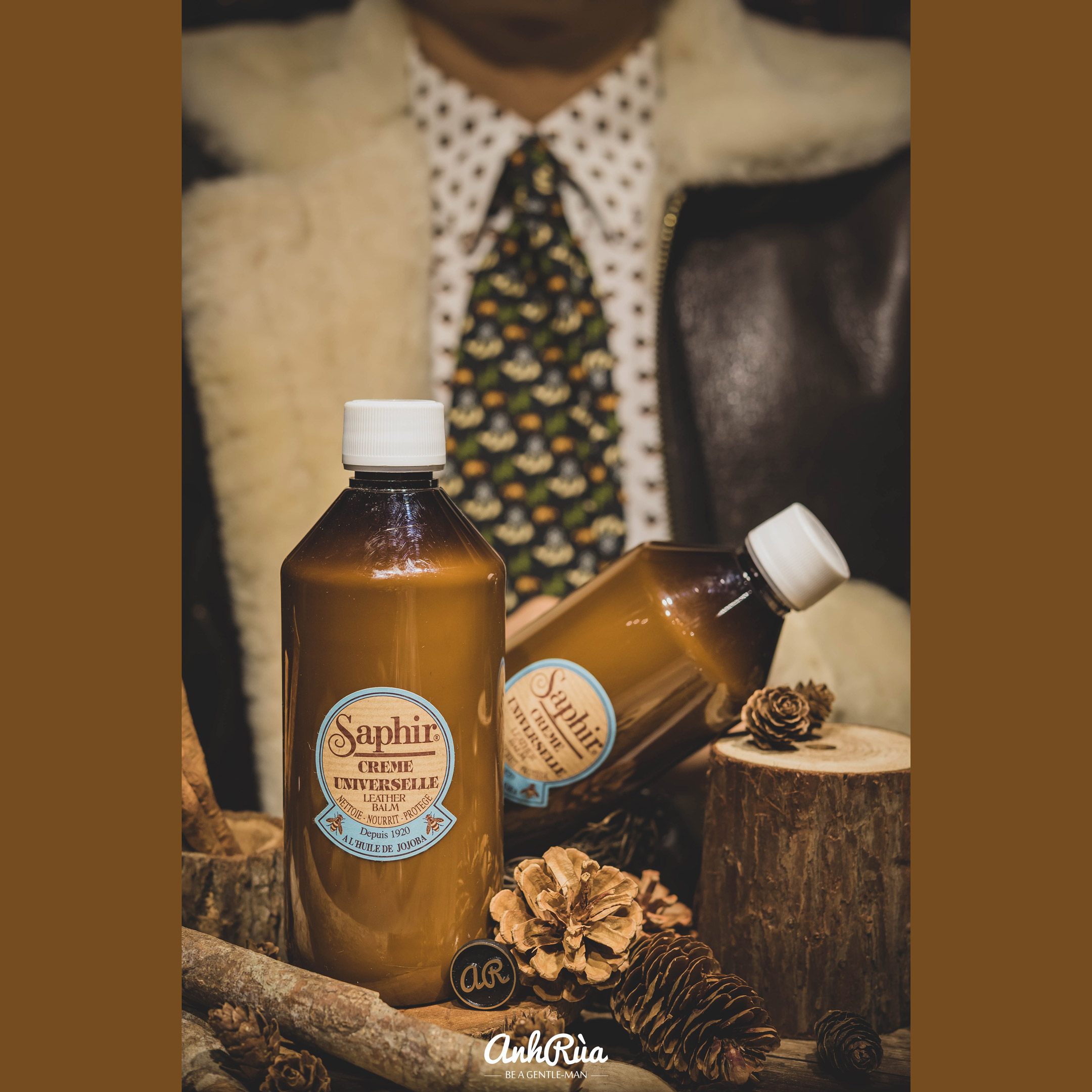 Kem làm sạch và dưỡng đồ da Saphir creme Universelle 500ml