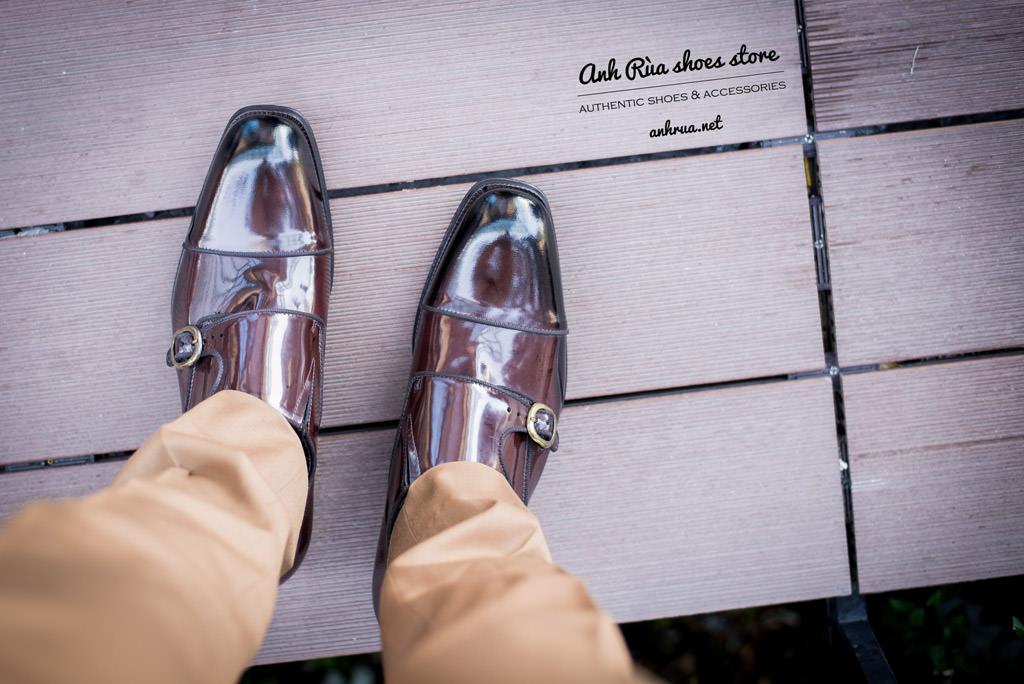 KENNETH COLE: CHĂM SÓC GIÀY DA, TAKE CARE YOUR SHOES