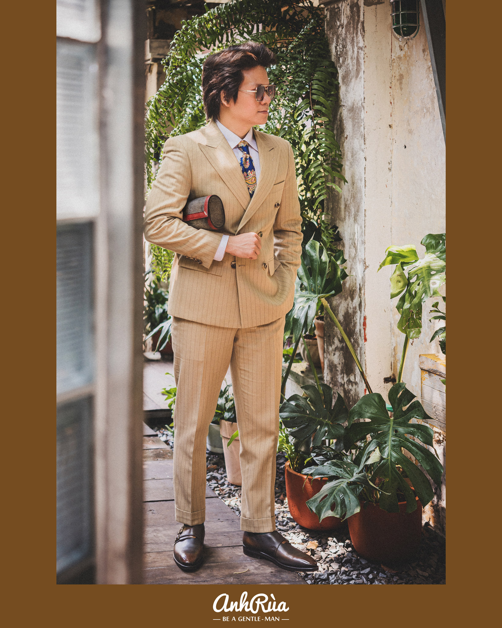 PHỐI GIÀY TÂY NAM VỚI TRANG PHỤC CÓ HỌA TIẾT STRIPE (SỌC DỌC)