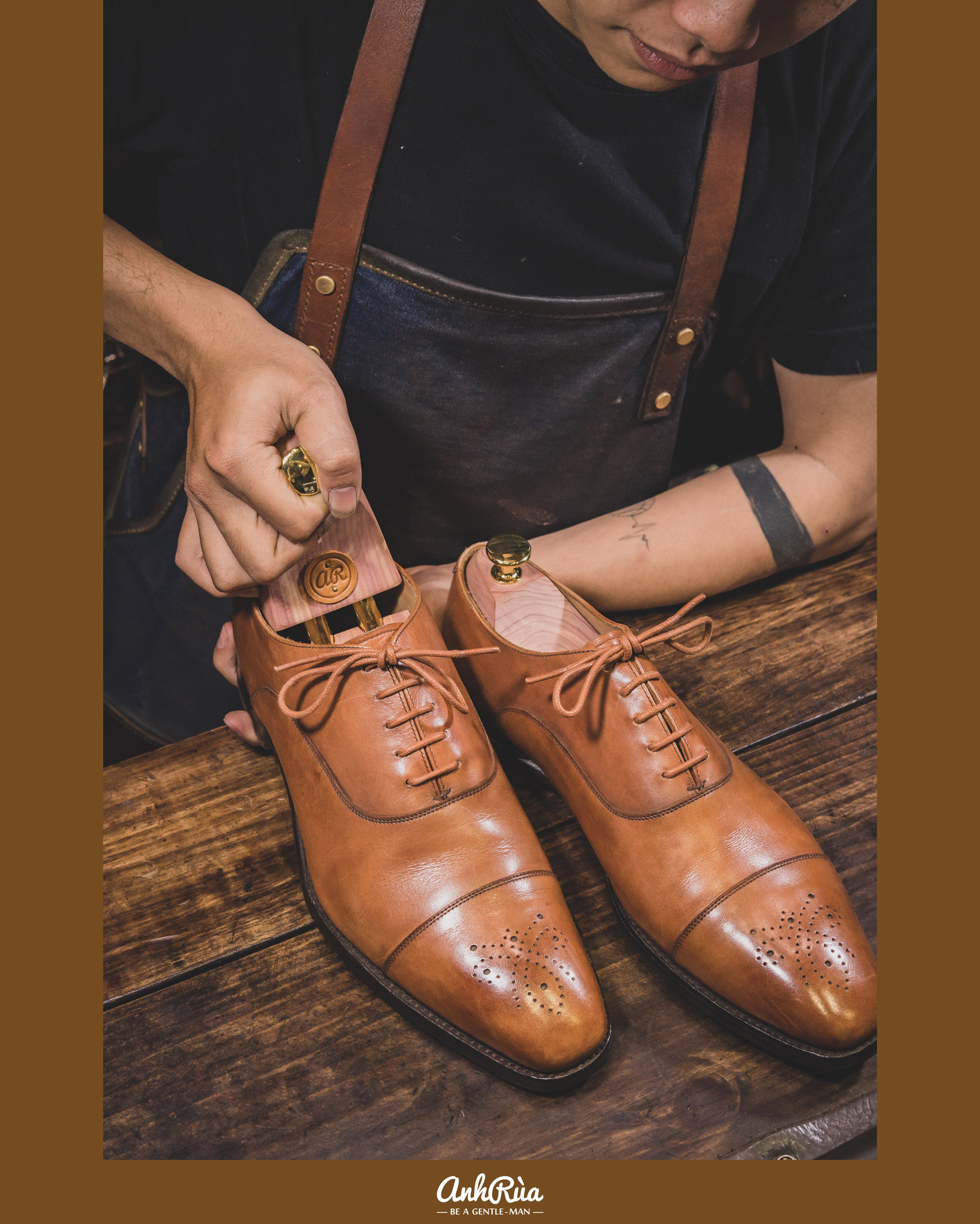 SHOE TREES: 3 LÝ DO BẮT BUỘC PHẢI CÓ ĐỂ GIỮ GIÀY LUÔN NHƯ MỚI